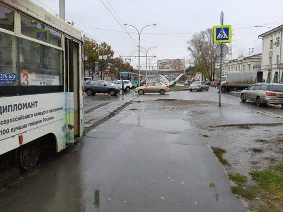Авария парализовала трамвайное движение в центре Кемерова