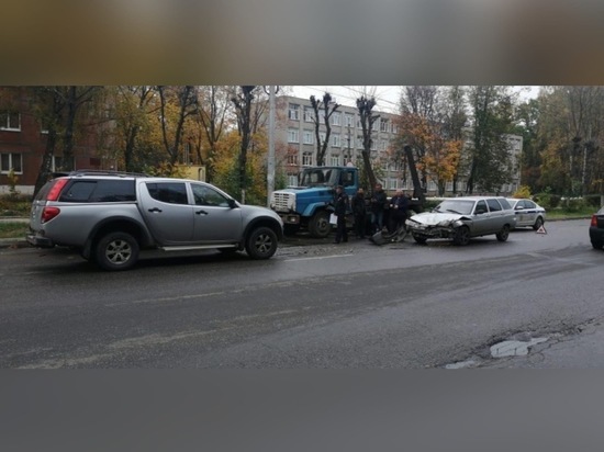 В Рязани в ДТП с «Митсубиши» и «одиннадцатой» пострадал человек