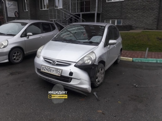 Женщина в Новосибирске перепутала педали и устроила массовое ДТП