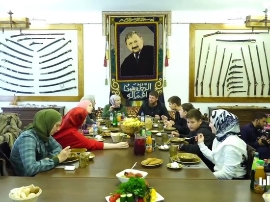 Чеченский лидер провел вечер в кругу семьи