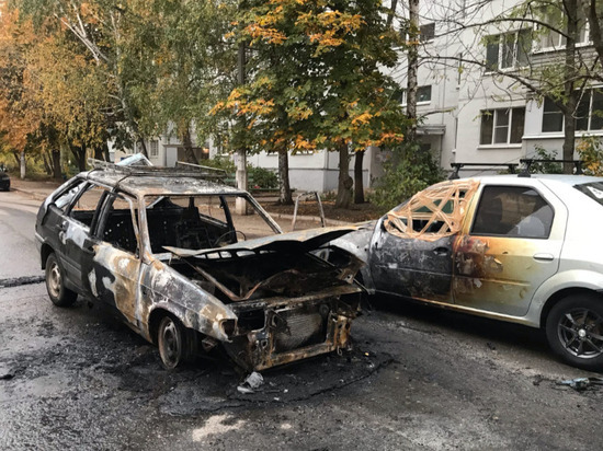 Ночью в Рязани сгорели две машины