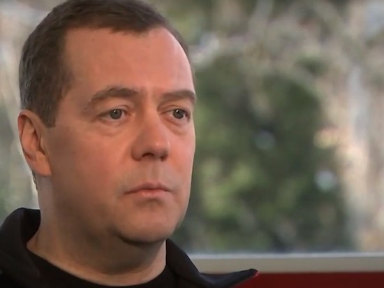 Медведев предложил бесплатно выдавать россиянам лекарства по назначению врача