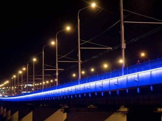 В Калуге Гагаринский мост украсили светодиодами
