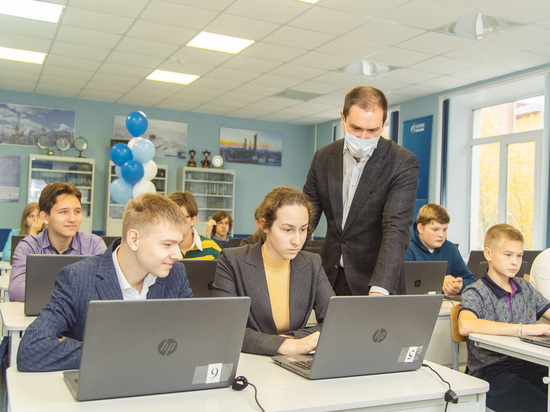 Омский НПЗ начал обучение старшеклассников цифровым технологиям