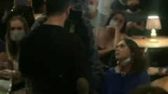 Противница масок сорвала спектакль в Москве: пришлось вызывать полицию