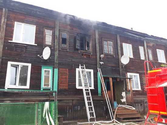 Пожарные спасли двухэтажный дом в п. Пеледуй Ленского района Якутии