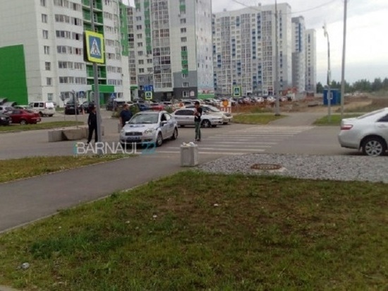 Автомобилям разрешили ездить по новой дороге в Барнауле