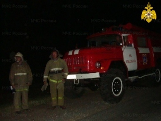 В Калужской области загорелся двухквартирный дом