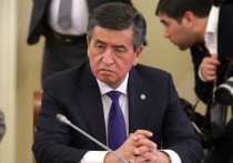 Президент Киргизии Сооронбай Жээнбеков подал в отставку неожиданно  -  еще вчера вечером на встрече с новоназначенным премьер-министром Садыром Жапаровым он говорил, что уйдет с поста только после новых парламентских выборов