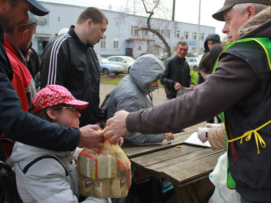 Кировских бездомных кормят и одевают "адресно"