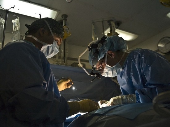 В СПбГПМУ недоношенной малышке провели редкую операцию на сердце