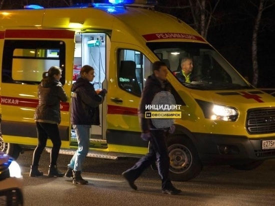 В Новосибирске парень сорвался с балкона четвертого этажа