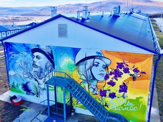 Граффити украсили фасады общежитий на Быстринском ГОКе