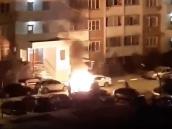 На проспекте Писателя Знаменского в Краснодаре сгорели две машины