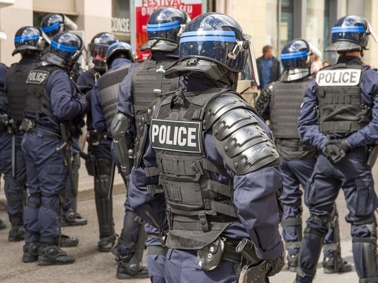 СМИ: убитый под Парижем учитель обращался в полицию из-за угроз