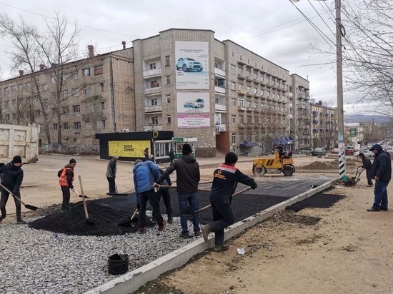 Участок улицы Журавлева асфальтируют после раскопок в Чите