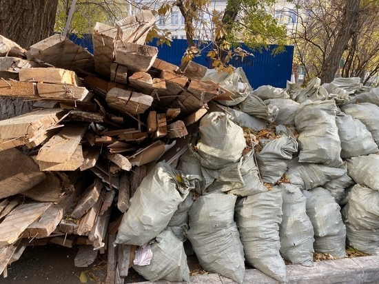 В Оренбурге в одном из дворов уже две недели лежит строительный мусор
