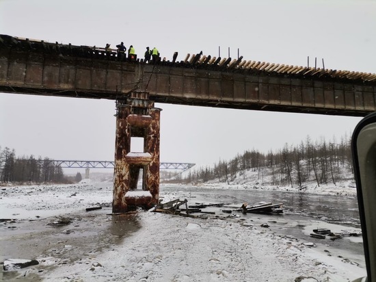 В ЯНАО рабочих обвинили в сбросе строительного мусора в реку при ремонте моста