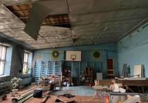 В Барнауле в открытой общеобразовательной школе № 6 на протяжении 13 лет разрушается спортивный зал