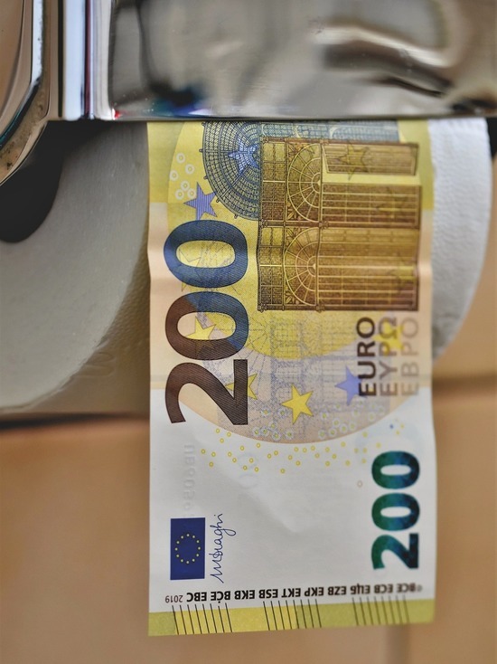 Коронакризис в Германии: Два рулона туалетной бумаги за два евро