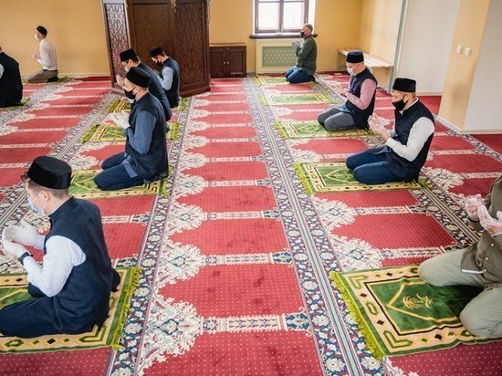 Из-за COVID пятничные намазы в мечетях Татарстана станут 10-минутными