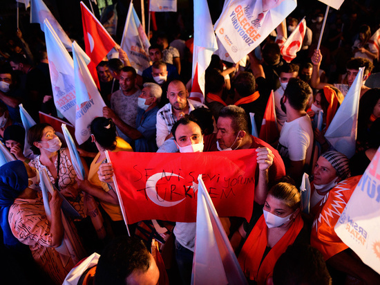 «Это больше похоже на референдум об абсолютном подчинении Турции»