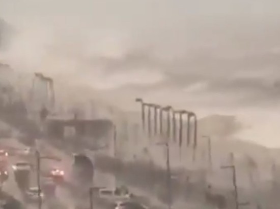 Ураган c градом убил одного человека в турецкой Анталии
