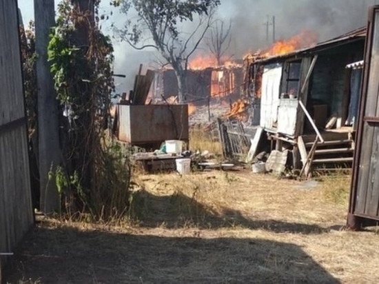 В Бузулукском районе многодетная семья, в результате пожара оставшаяся без крова, не может решить жилищный вопрос