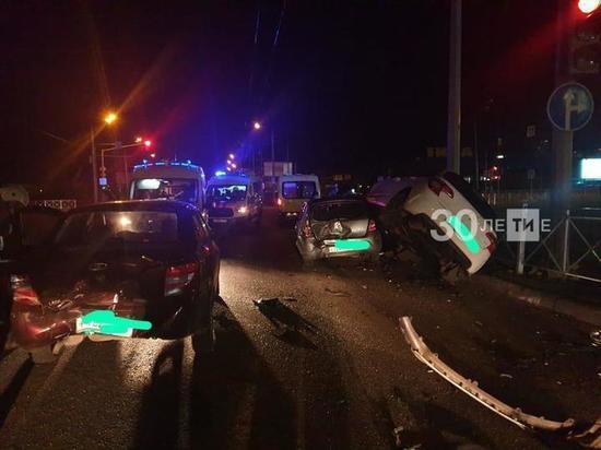 В Казани у «Меги» пьяный водитель устроил массовое ДТП с пострадавшими