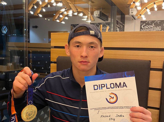  Спортсмен из Тувы стал чемпионом Открытого кубка Украины по вольной борьбе