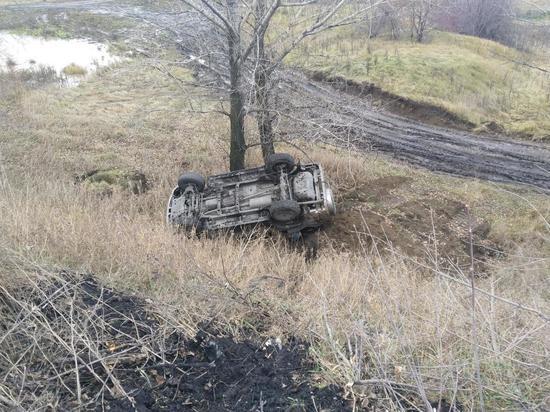 Автомобиль вылетел с проезжей части и лихо перевернулся в Кузбассе