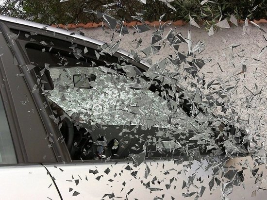 Житель Башкирии разбил автомобиль избранницы, не разрешавшей ему садиться за руль