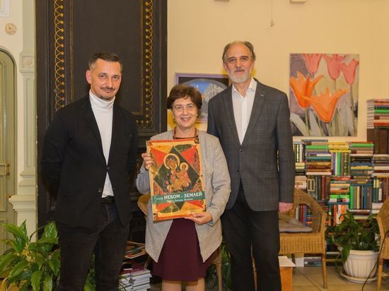 В Москве представили альбом-календарь с иконами из собрания музея «Ростовский кремль»