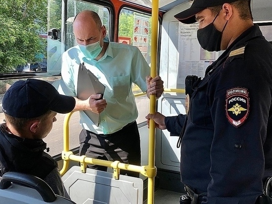 Рубцовчанин на час задержал общественный транспорт, не желая надевать маску