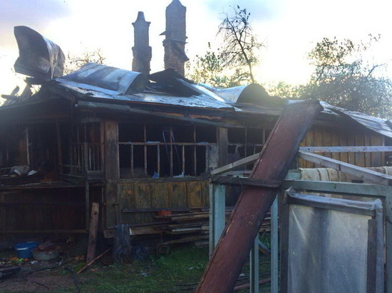 В Смоленском районе выгорел изнутри дачный дом