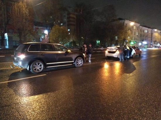 На проспекте в Твери столкнулись три машины