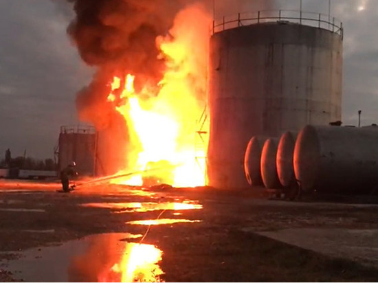 В Дагестане на нефтебазе вспыхнул крупный пожар