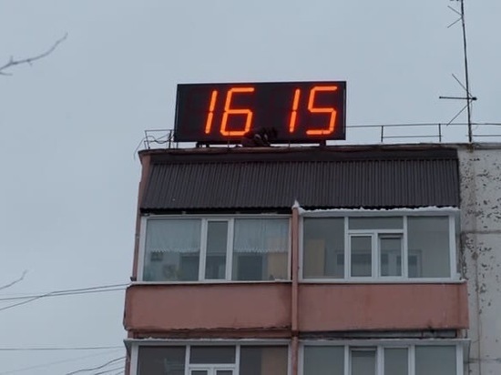 В Ноябрьске обновили многолетние часы на проспекте Мира