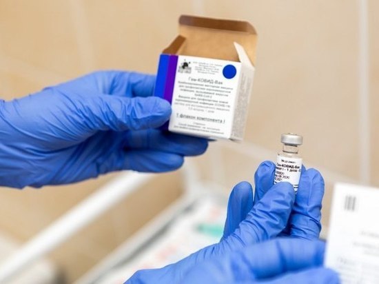 Медработников Псковской области начали вакцинировать от COVID-19