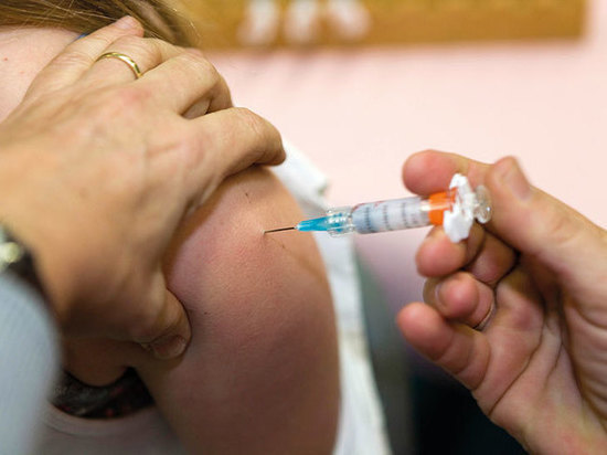 Умер один из волонтеров, испытывавших на себе вакцину от COVID-19