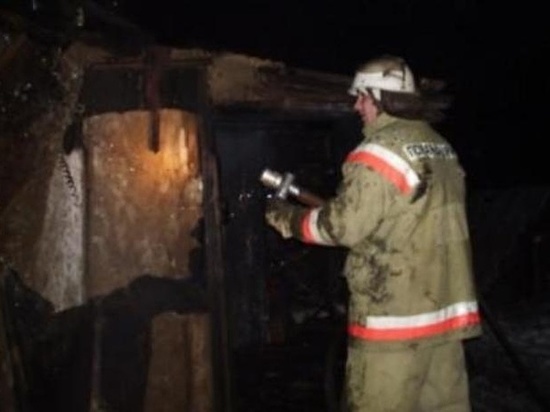 Ночью в Ивановской области сгорели бесхозные сараи