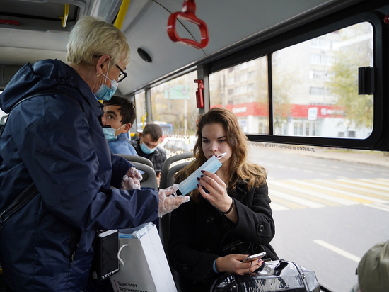 В Твери пассажирам автобусов раздадут еще девять тысяч масок