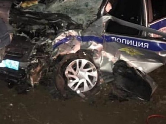 На Дону водитель «БМВ» врезался в машину ДПС: есть пострадавшие