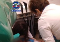 В одной из коммерческих стоматологических клиник Новосибирска пятилетний ребенок оказался крепко «пойман» медицинским креслом