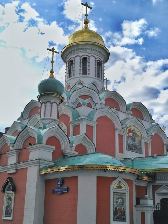 Московские храмы перевели часть сотрудников на удаленную работу