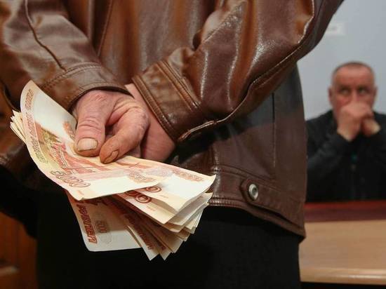 Компания грузовых перевозок заплатила 1 млн рублей за взятку полицейскому