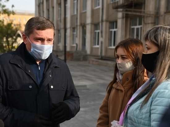 Волонтеры просят Андрея Бочарова обеспечить волгоградцев 65+ бесплатными лекарствами