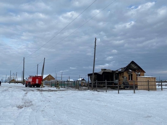 Семье и родным погибших на пожаре в Намском районе Якутии окажут материальную и психологическую помощь