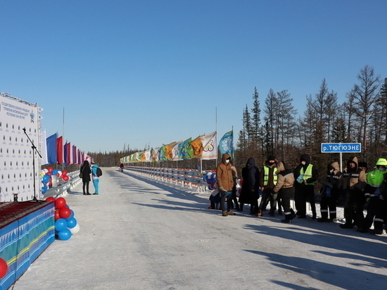 Глава Якутии поздравил работников сферы автотранспорта с Днем автомобилиста