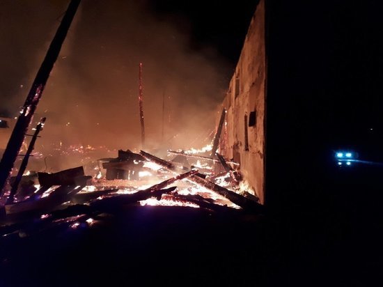 Склад пиломатериалов площадью 500 квадратов сгорел в Братске